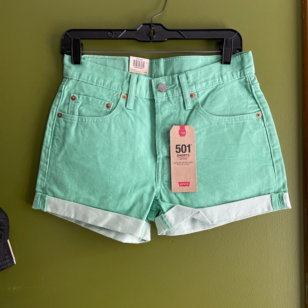 Green Levi’s shorts